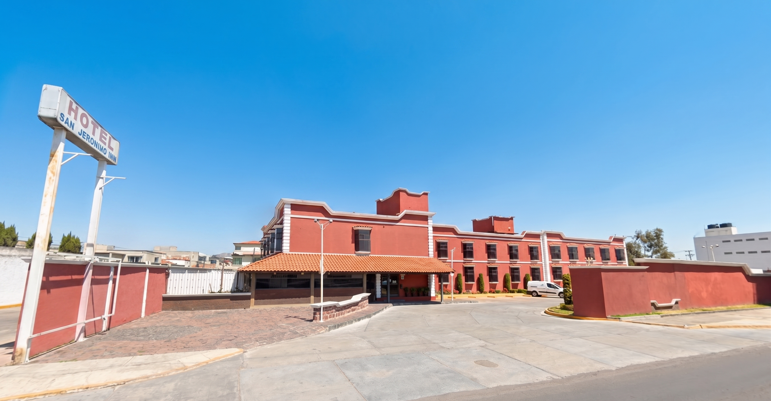Fachada del Hotel San Jerónimo Inn